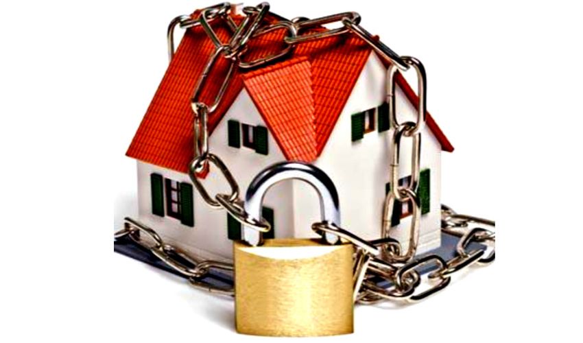 Huis in Landgraaf met een ketting en hangslot als symbool Huis in Landgraaf met een ketting en hangslot als symbool